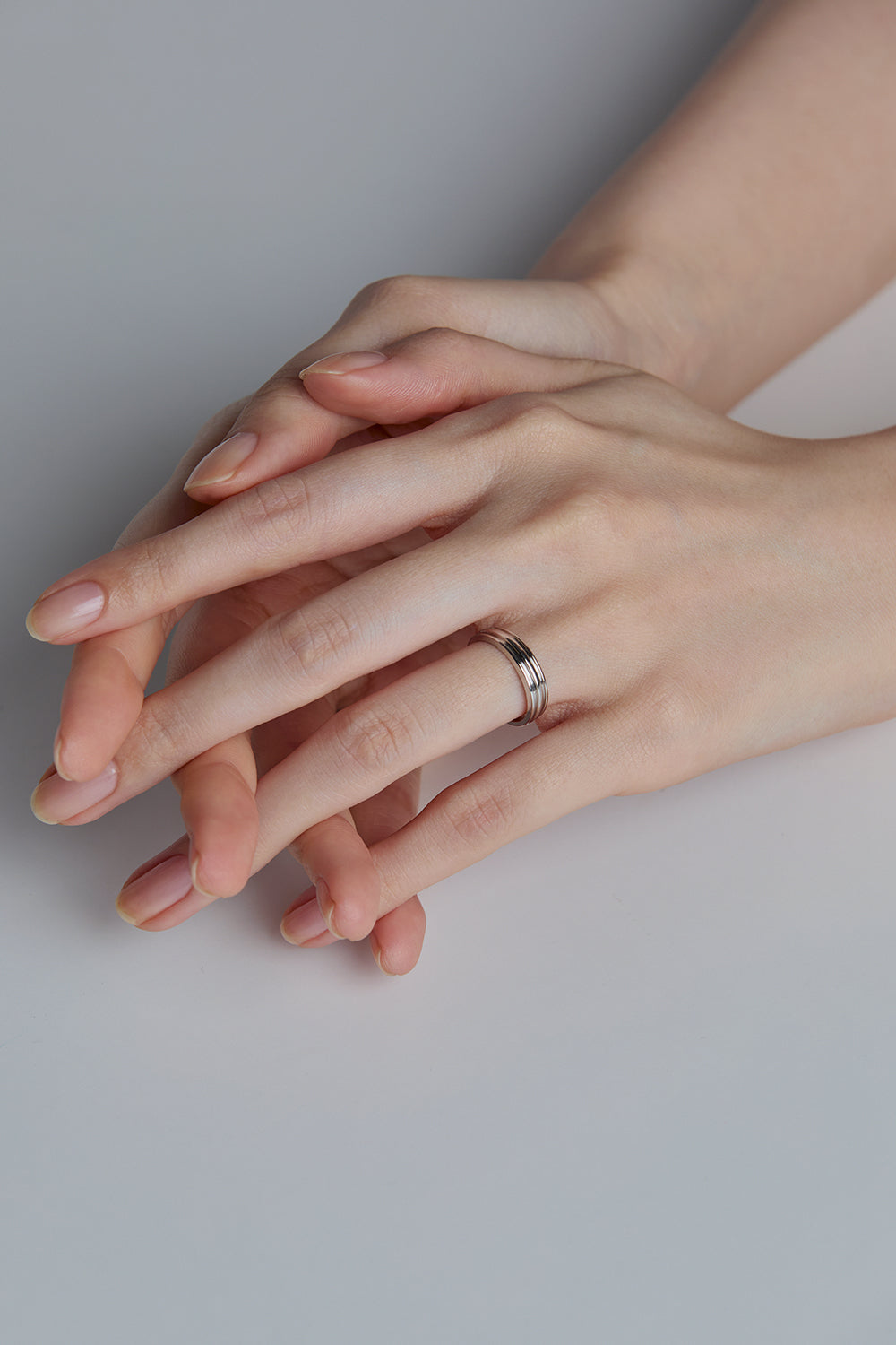 10K白金扁平陶器容器戒指