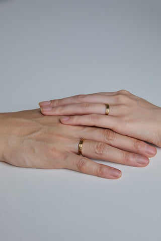 10K GOLD FLAT POTTERY VESSEL RING