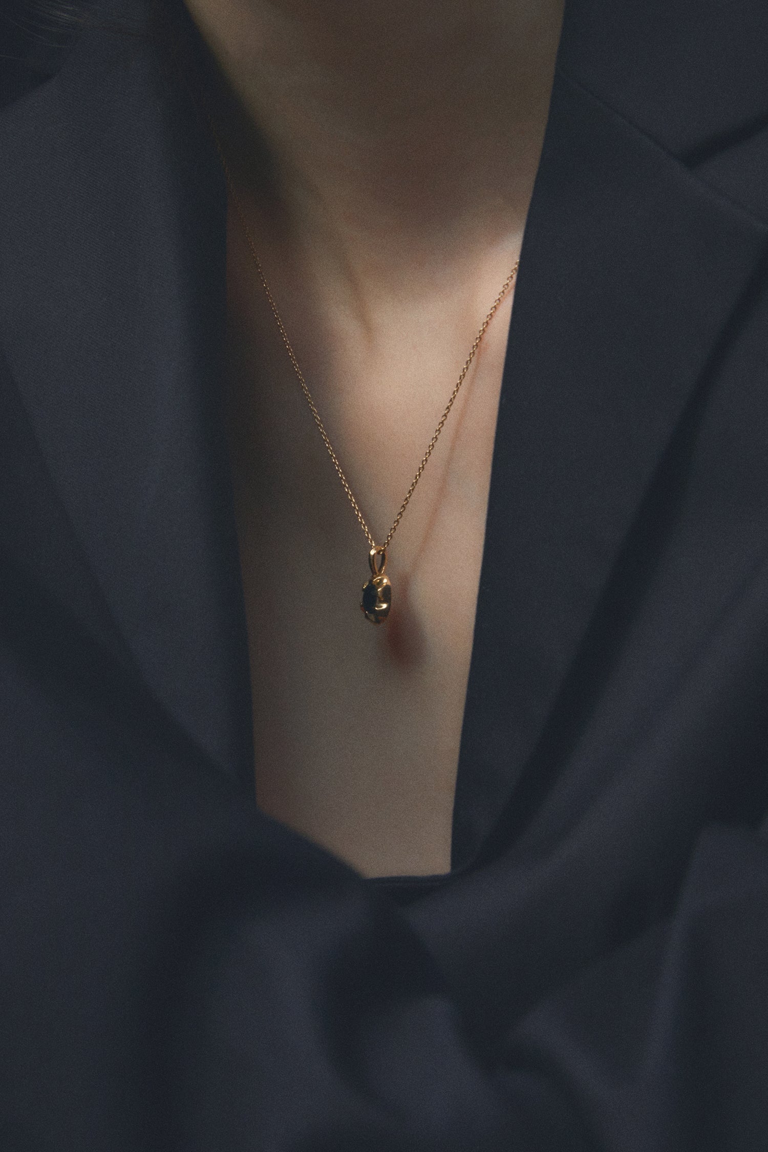 爪形缟玛瑙金项链