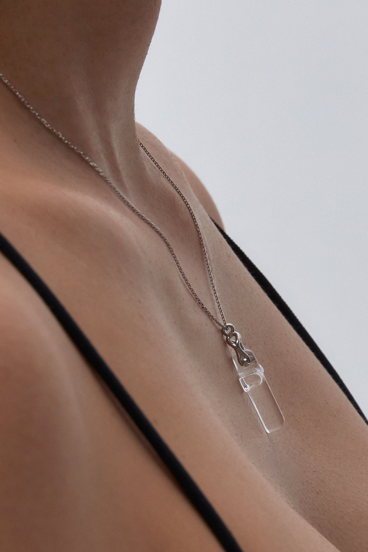 10K ホワイトゴールド ブレスド クリアクォーツ ペンダント