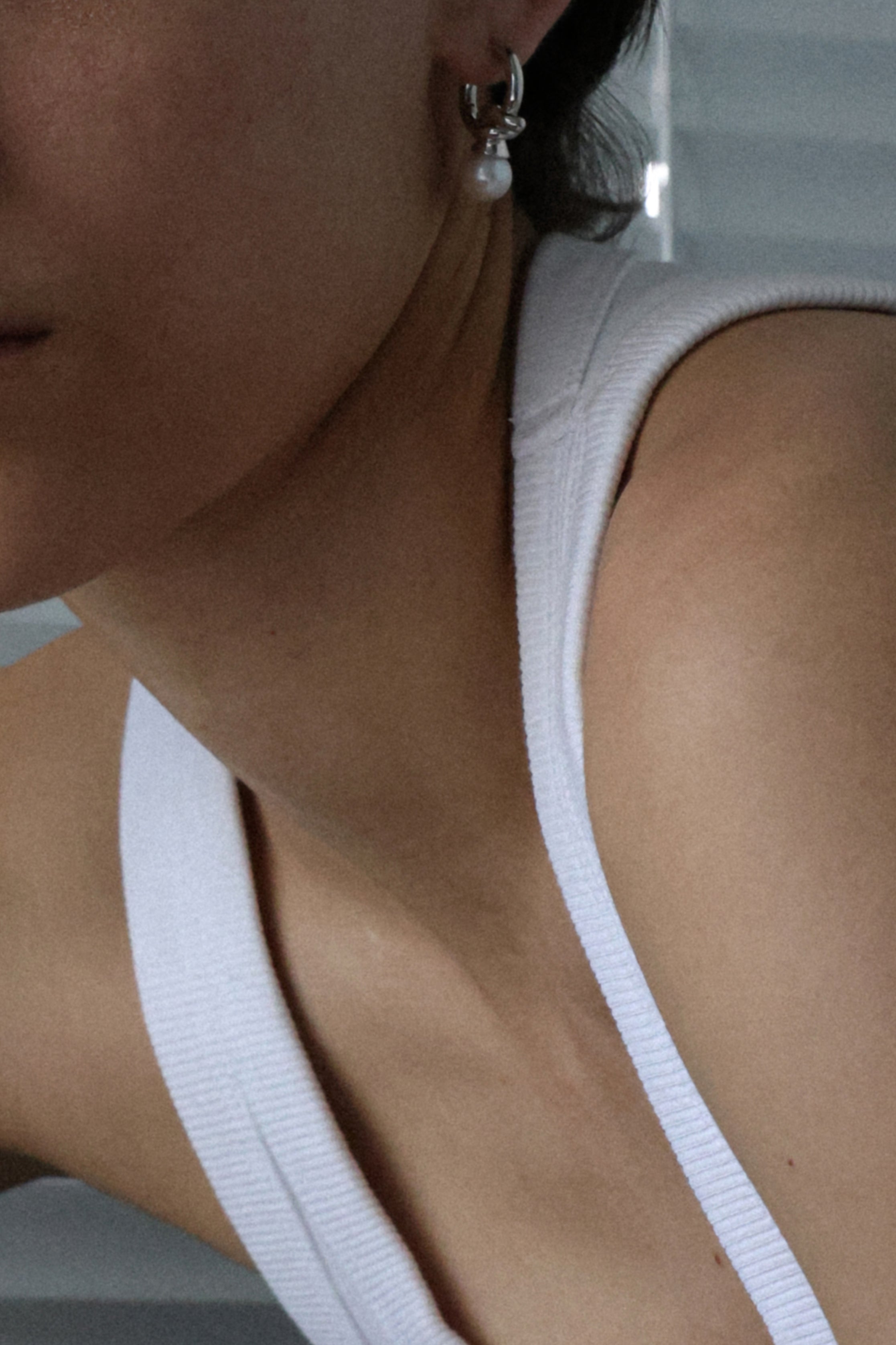 コールドホワイトパールスワールドロップイヤリング