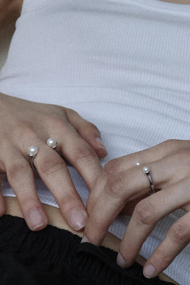 冷白色4毫米双珍珠开口戒指