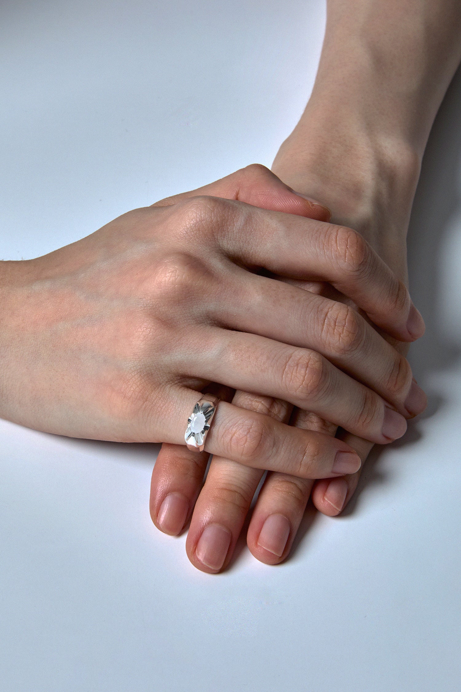 爪镶石英银戒指