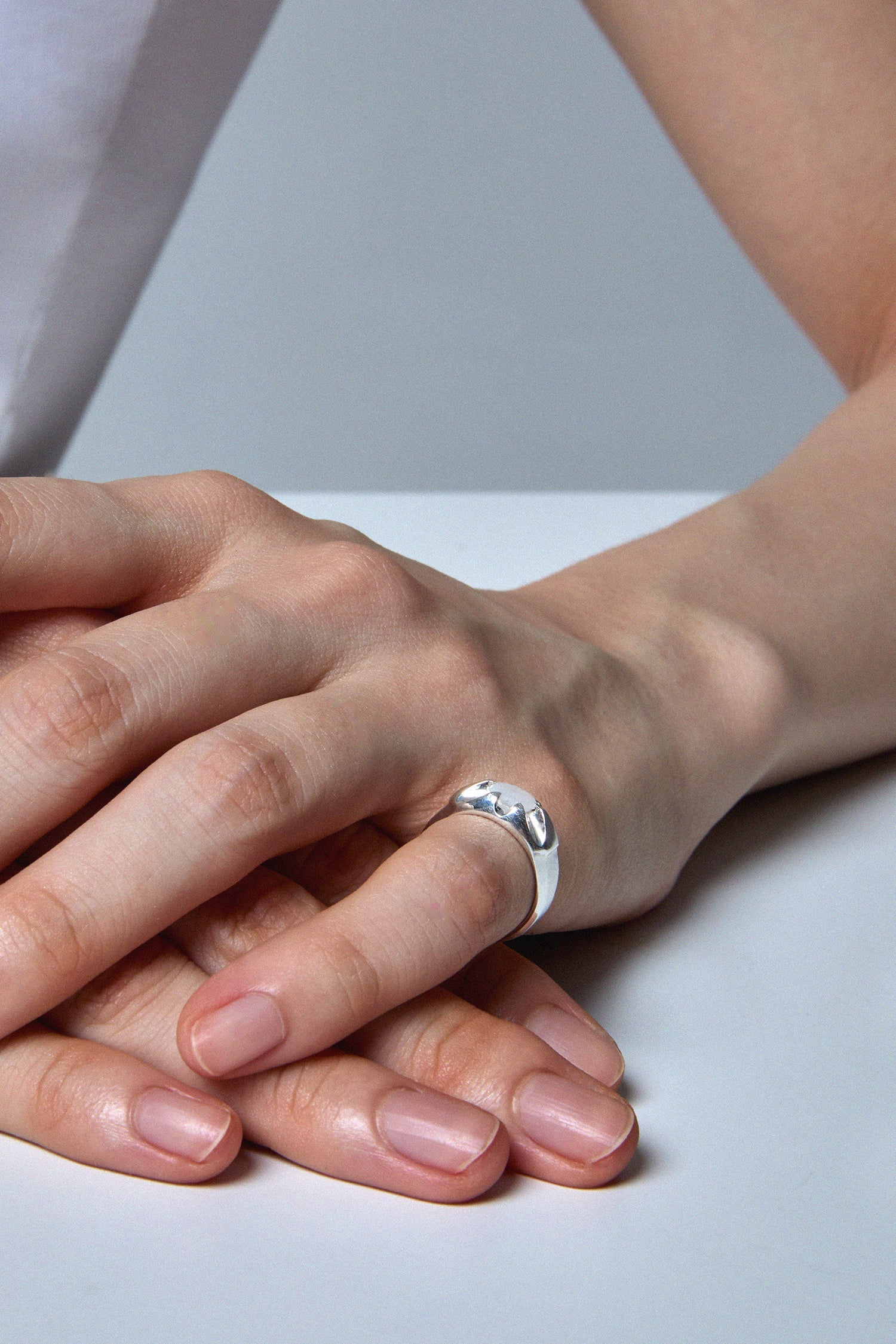 爪镶石英银戒指