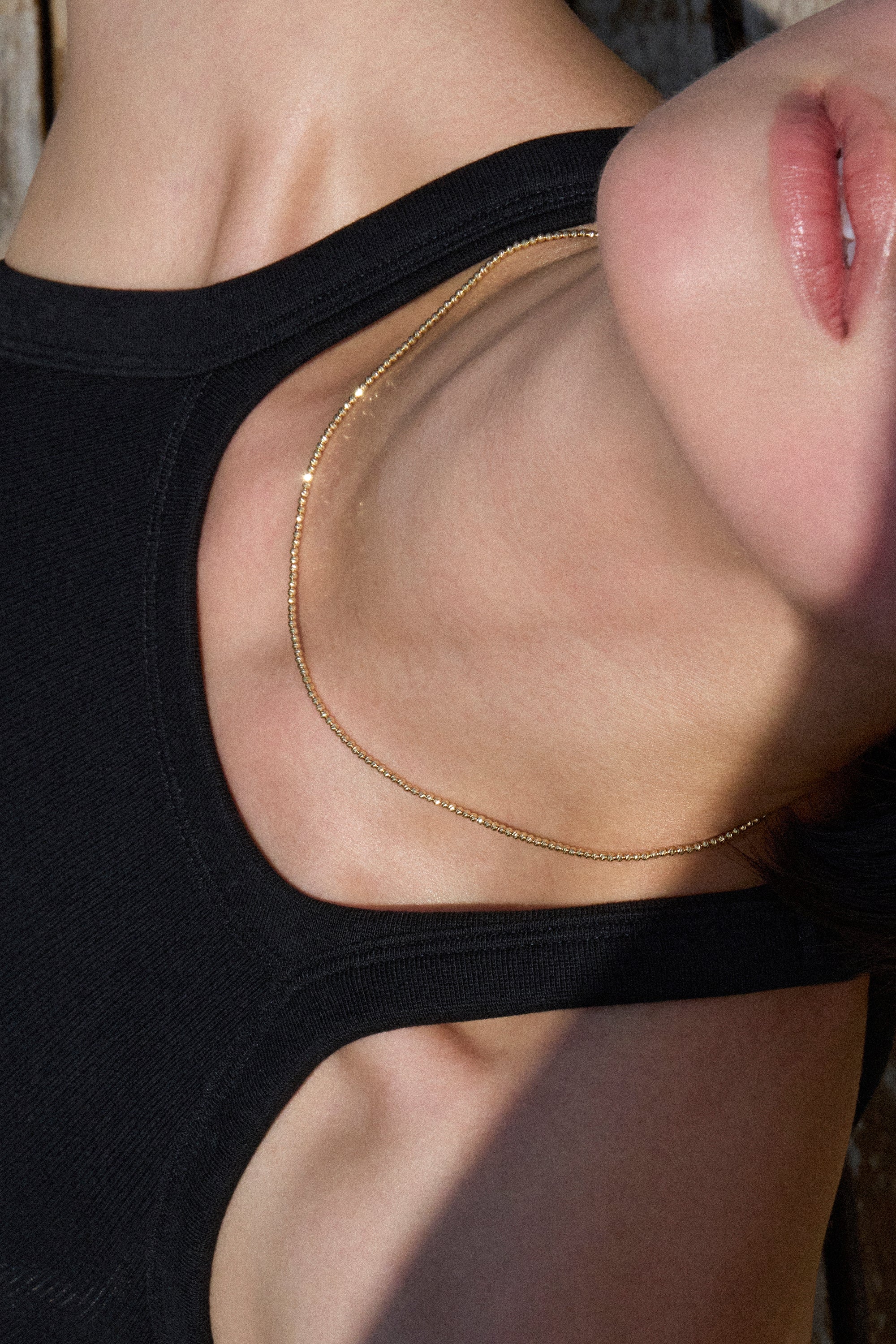 FACETED BALL CHAIN NECKLACE IN GOLD