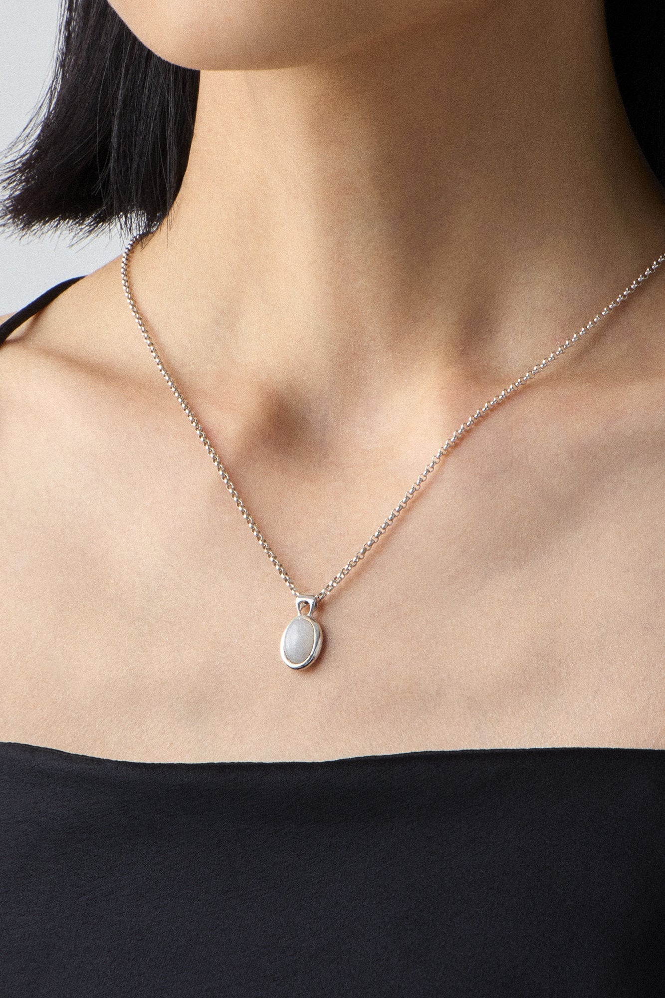 COLLIER EN QUARTZ BLANC POUR MAMAN