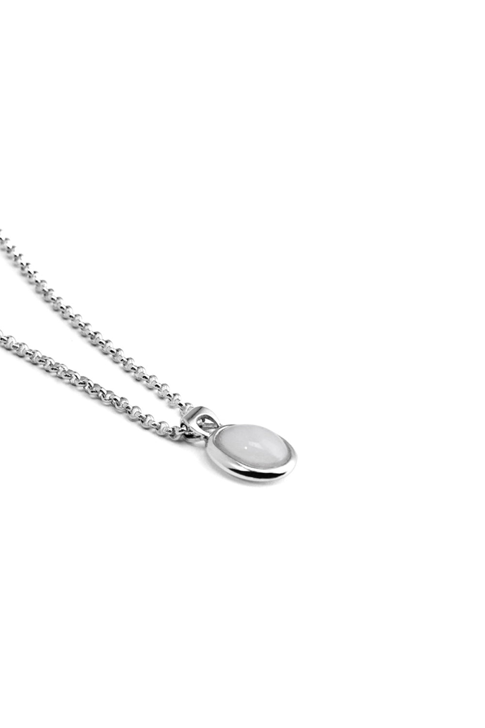 COLLIER EN QUARTZ BLANC POUR MAMAN