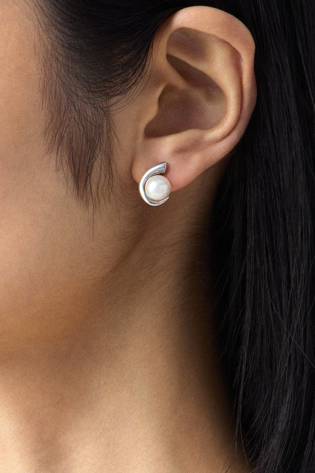 完璧な形のパールイヤリング