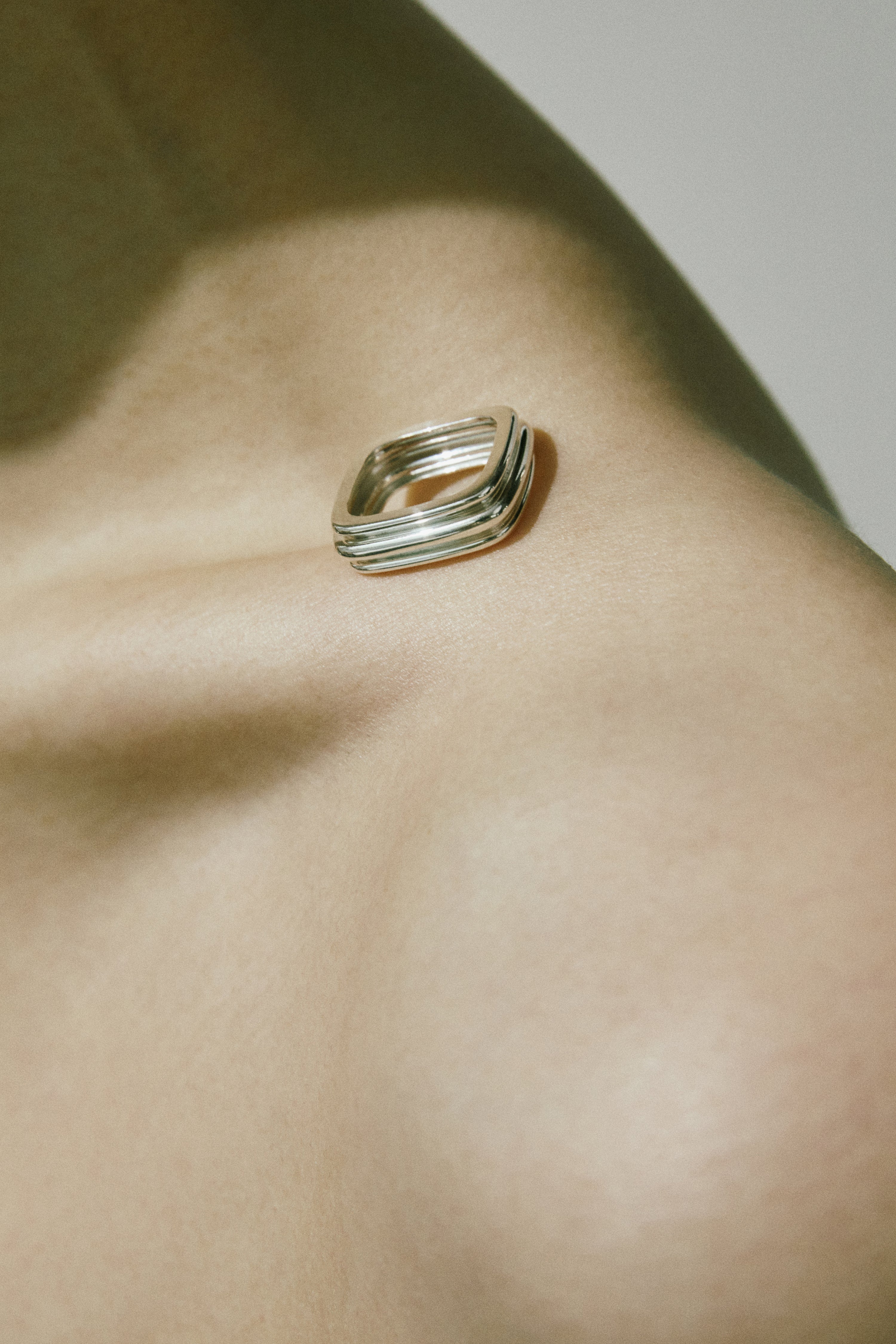 方形陶器容器戒指