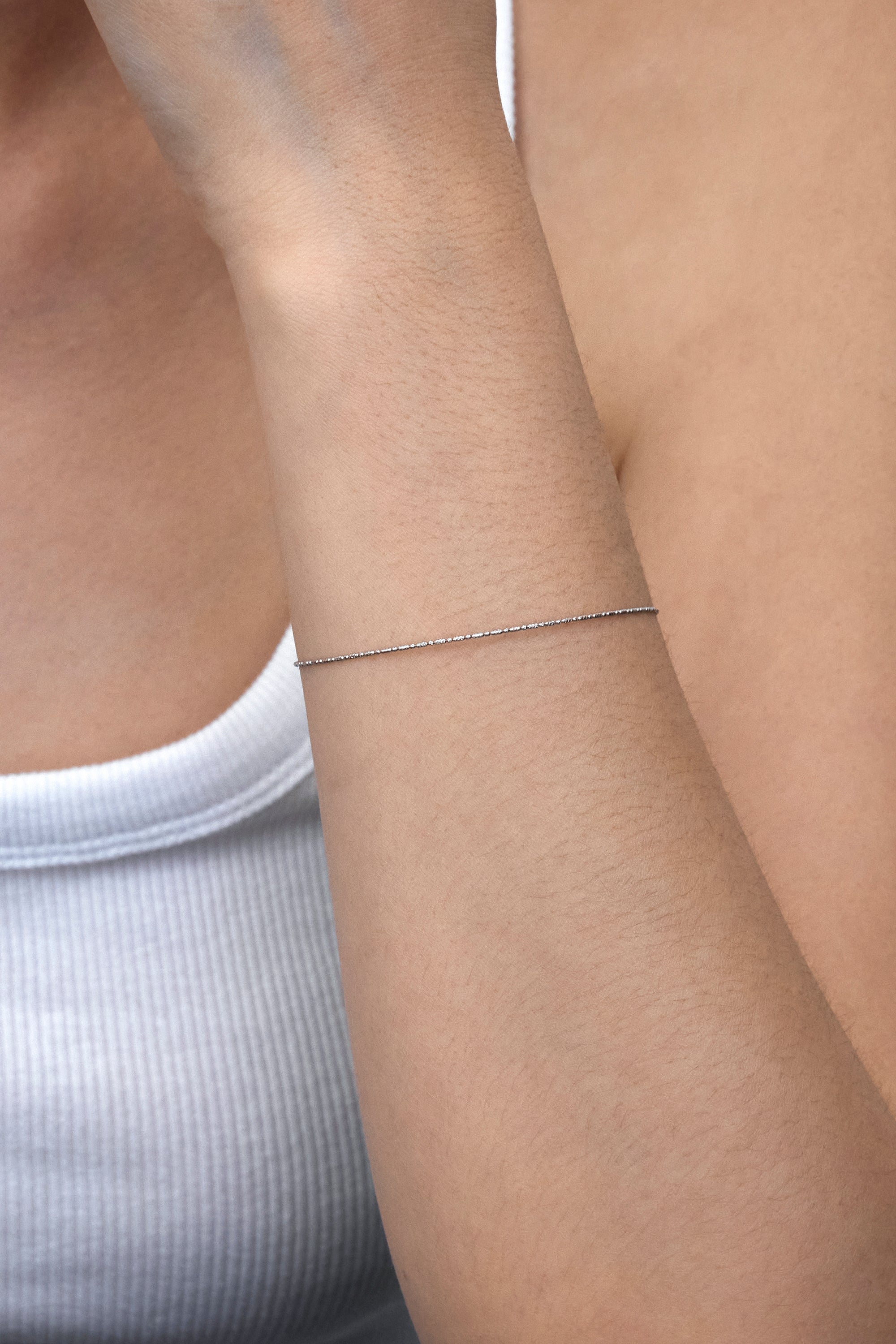 TITANIUM CORE OVAL LINK BRACELET IN WHITE GOLD