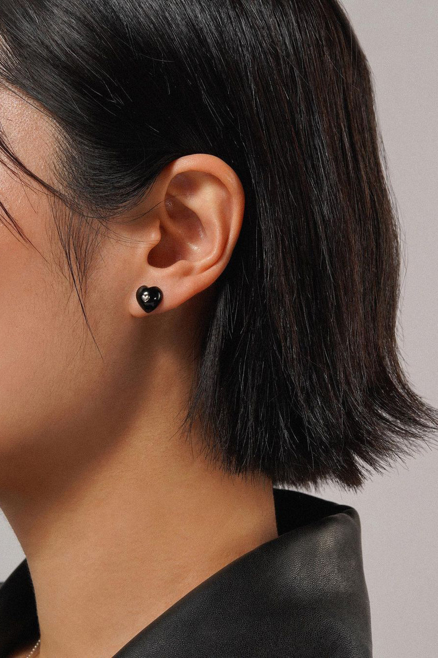 أقراط قلب من الأونيكس الأسود العتيق جدًا