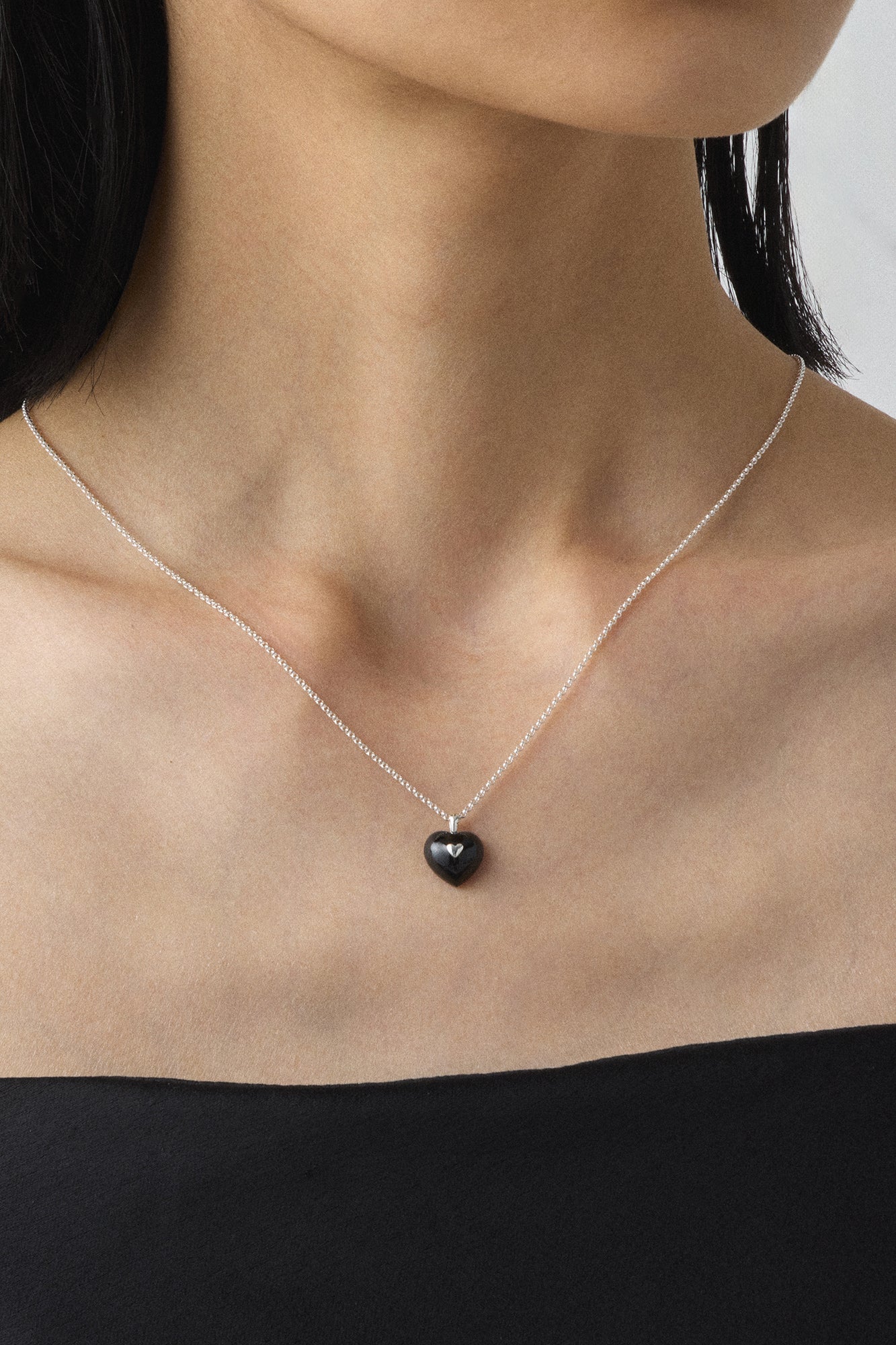 قلادة قلادة قلب من الأونيكس الأسود العتيق جدًا