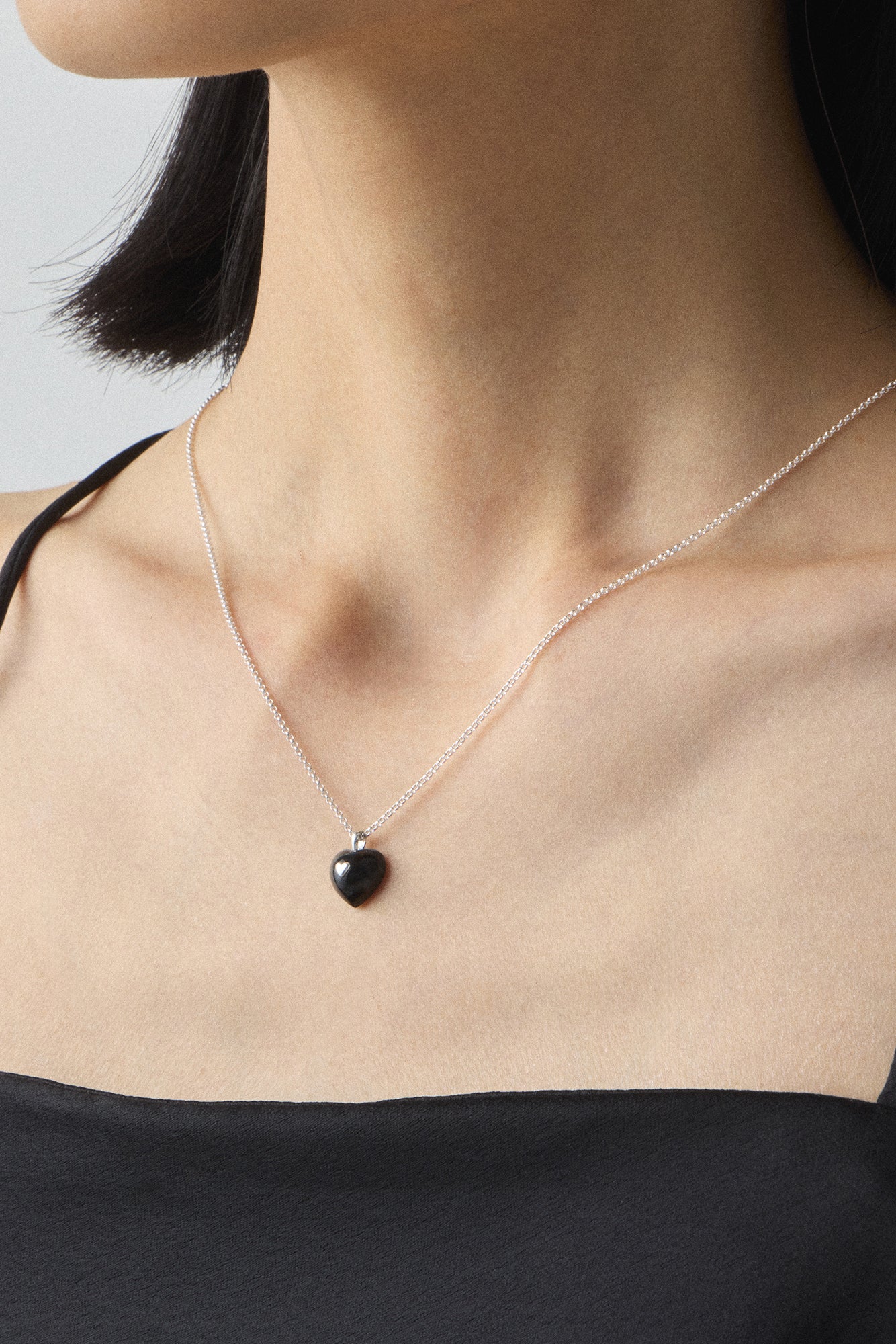 とてもヴィンテージなブラックオニキスのハートペンダントネックレス