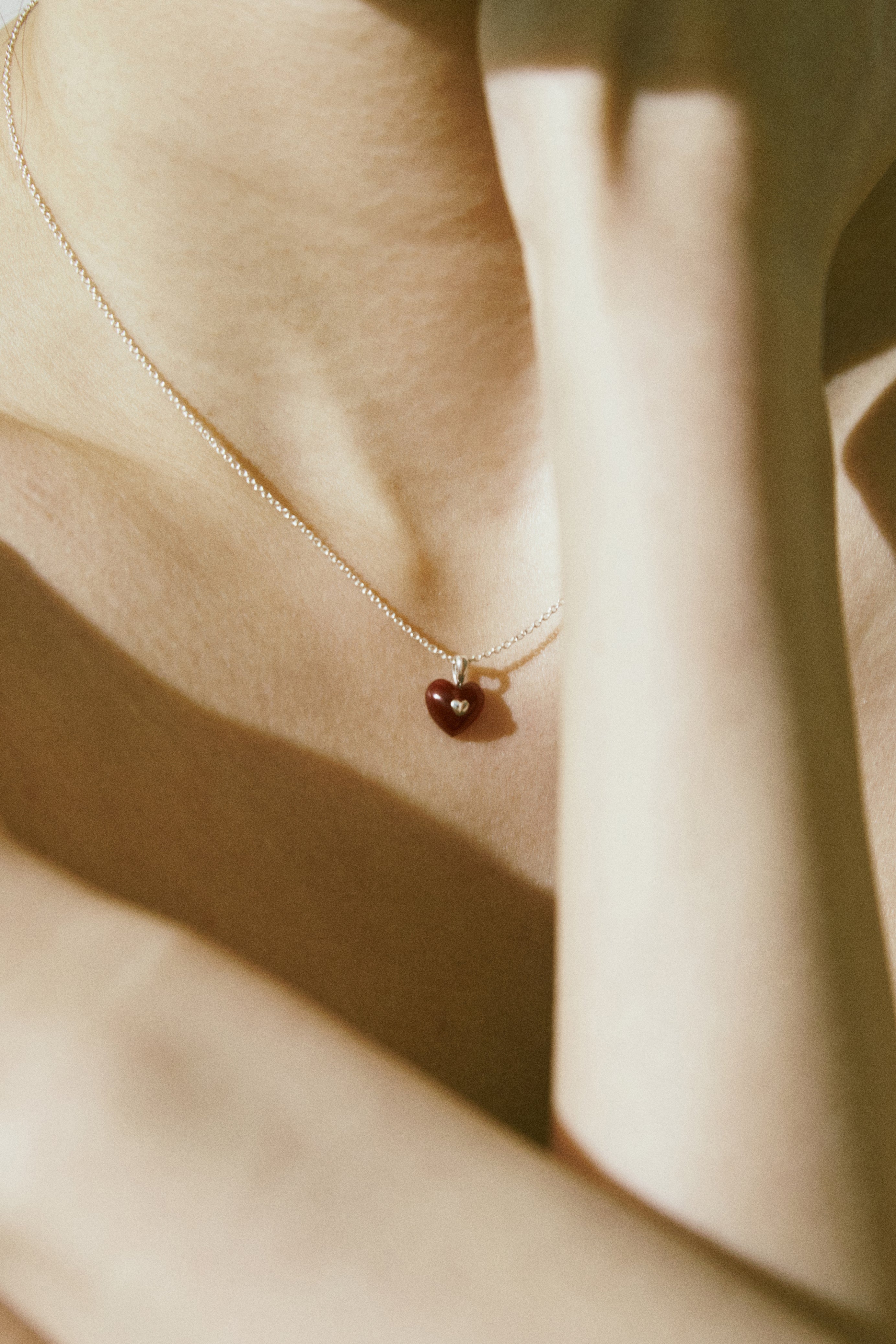 VERY VINTAGE PICCOLA COLLANA CON CIONDOLO A CUORE ROSSO E ARGENTO