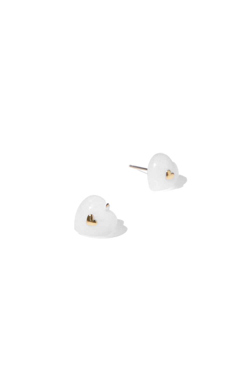 أقراط قلب من الكوارتز الأبيض العتيق جدًا