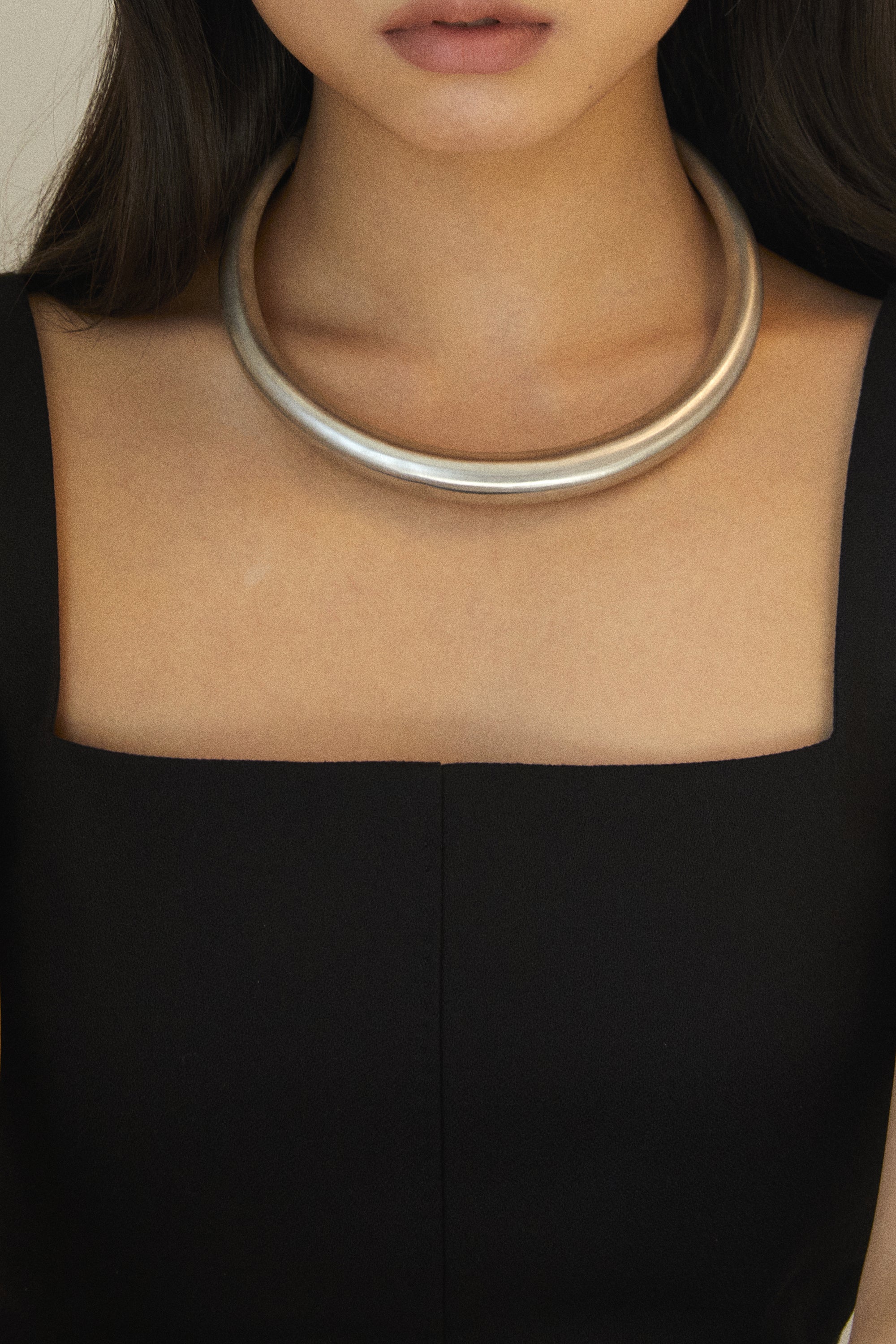 طوق لامع جديد فاخر مطفي