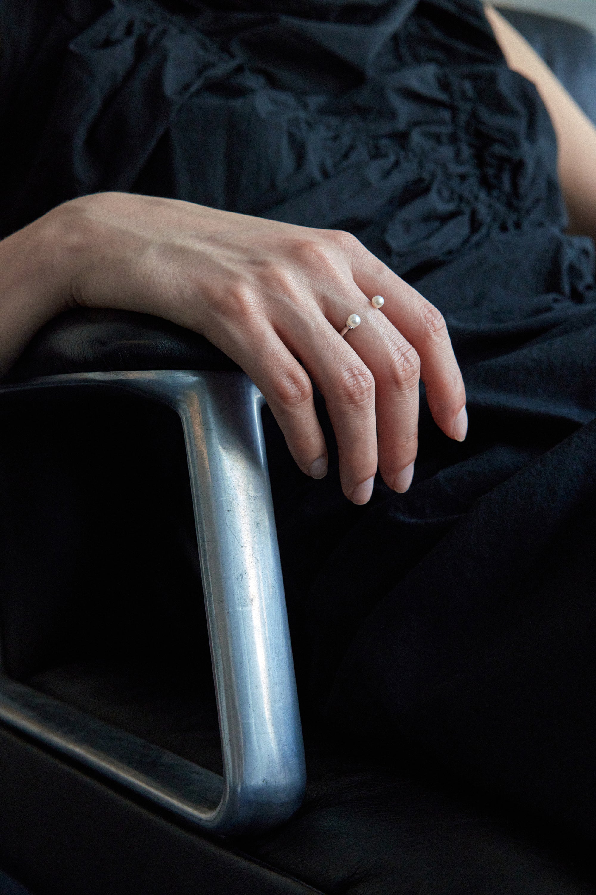 冷白色4毫米双珍珠开口戒指