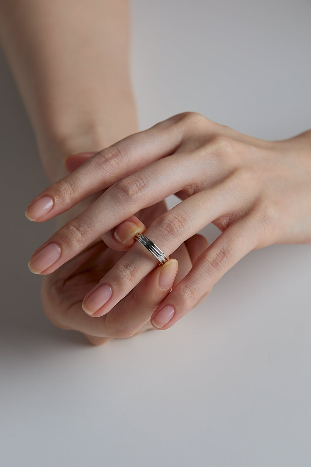 10K白金扁平陶器容器戒指