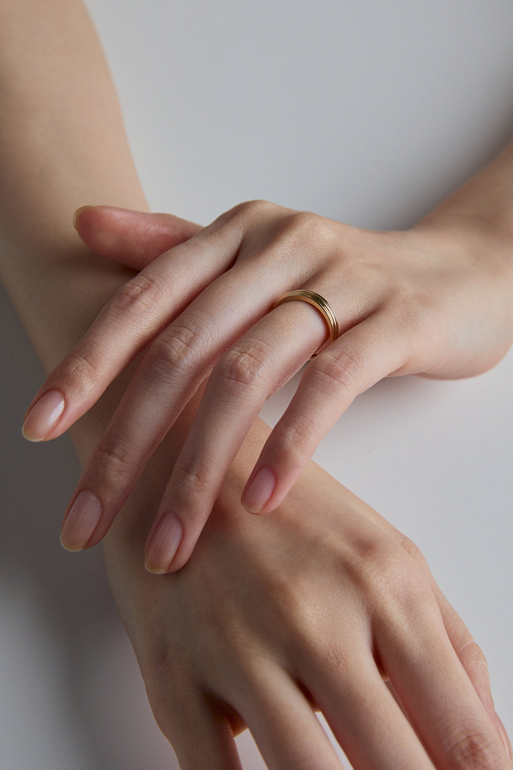 10K黄金扁平陶器容器戒指