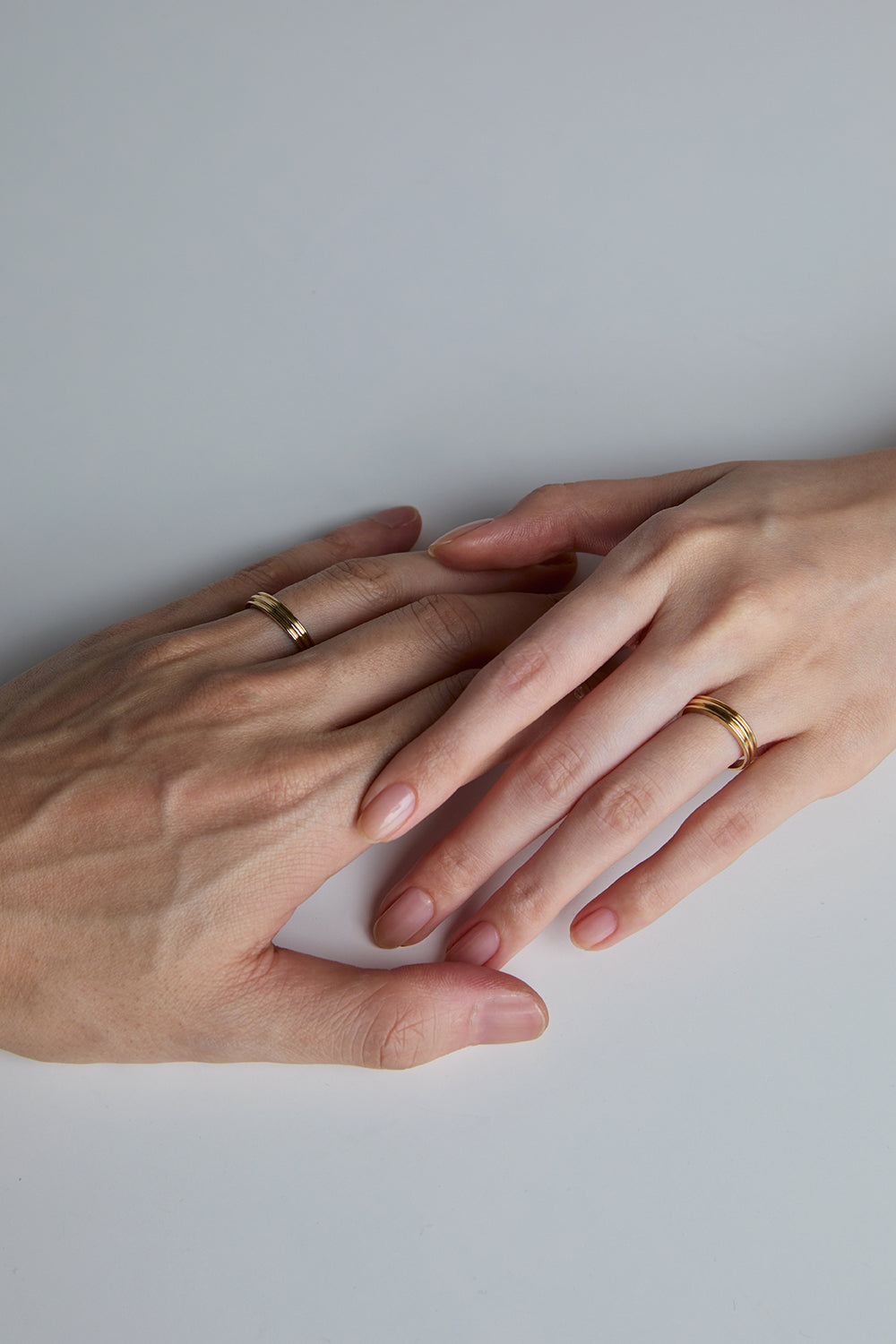 10K黄金扁平陶器容器戒指