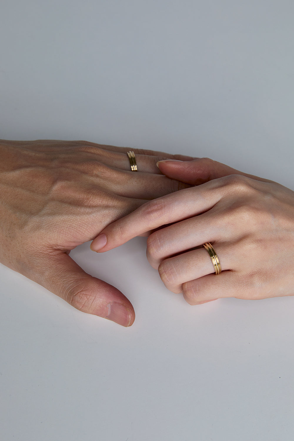 10K黄金扁平陶器容器戒指