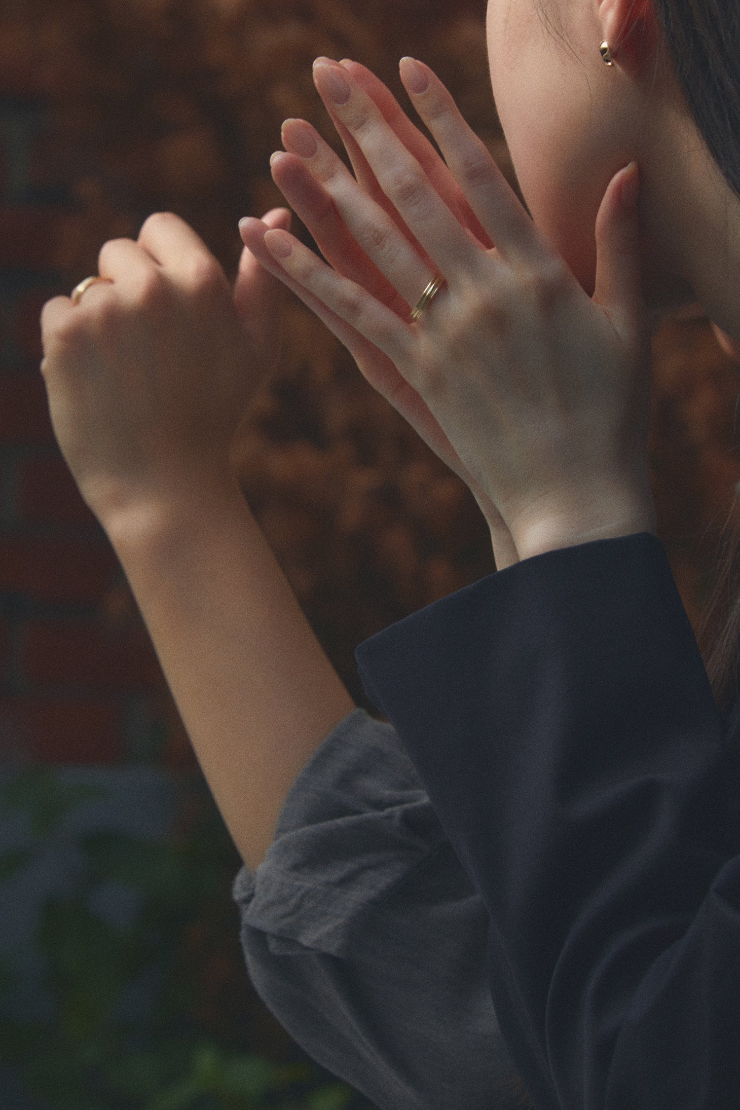 10K黄金扁平陶器容器戒指