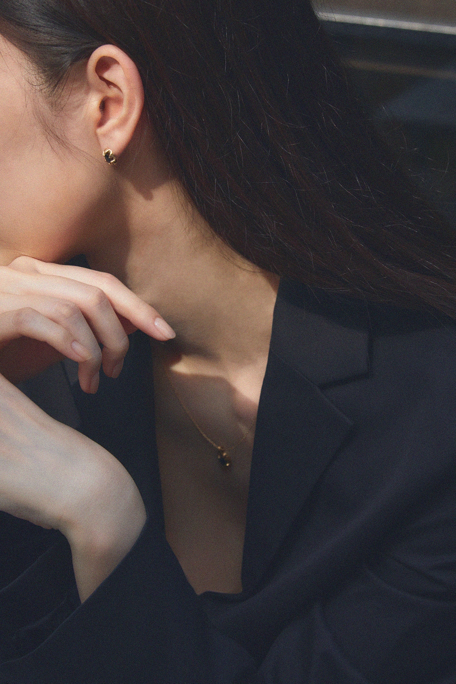 CLAW オニキス ゴールド イヤリング