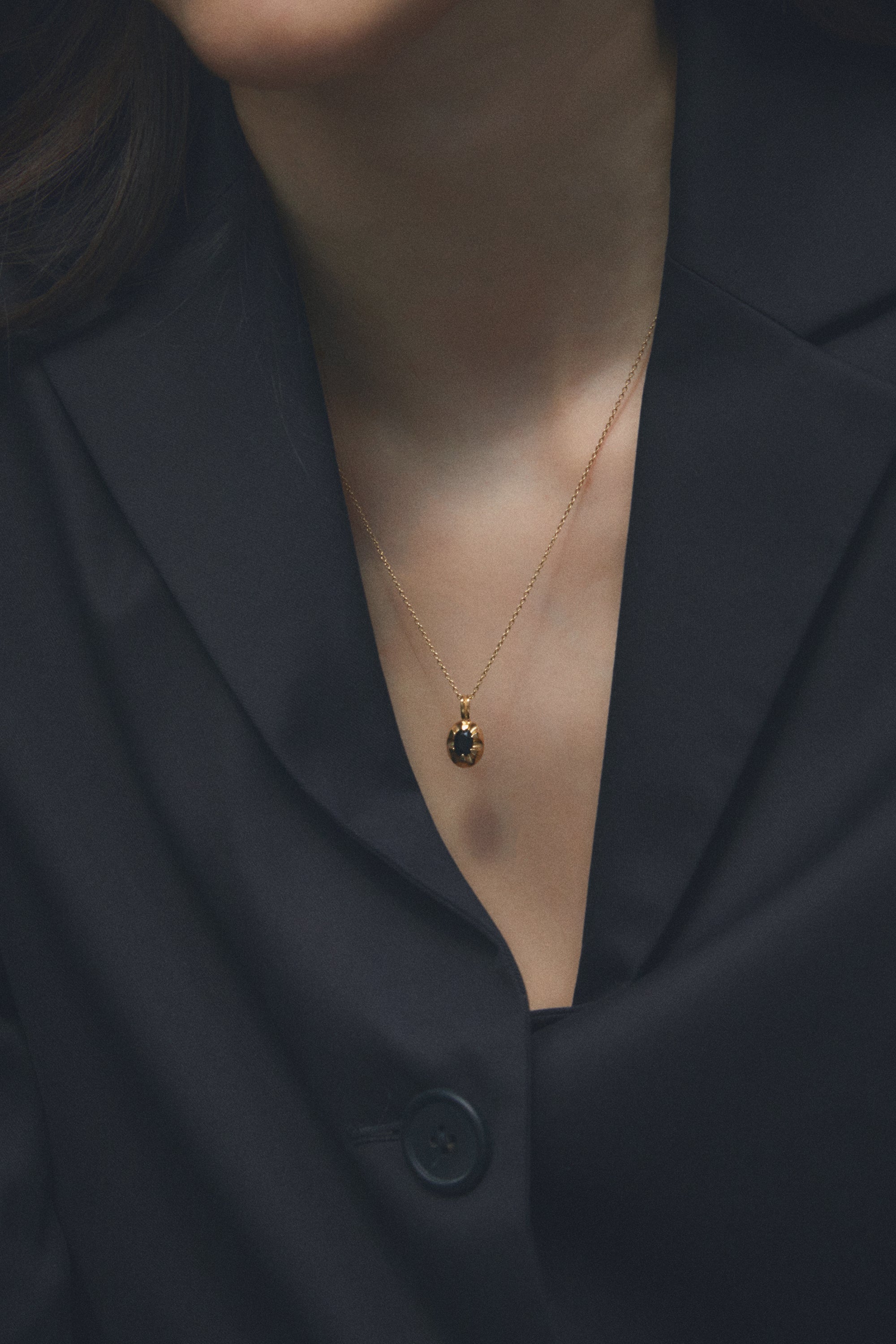 爪形缟玛瑙金项链