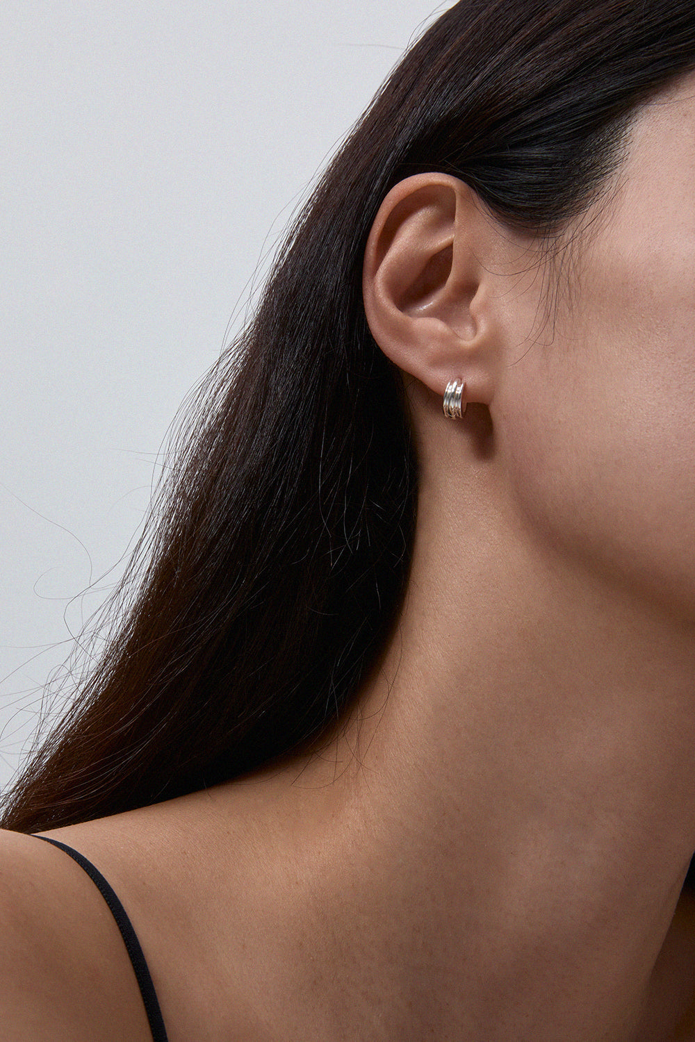 小さな丸みを帯びた陶器の器 ワンタッチイヤリング