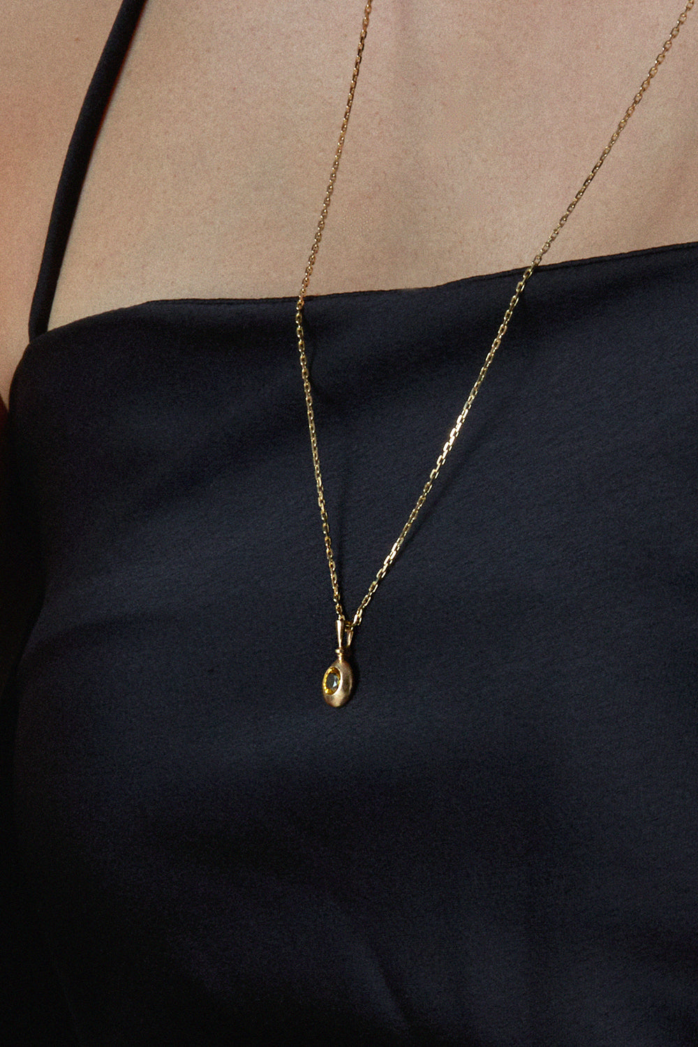 PENDENTIF OVALE RENAISSANCE EN SAPHIR JAUNE