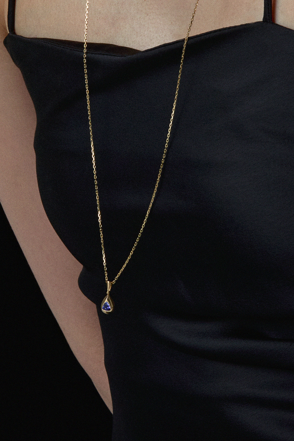 文艺复兴水滴坦桑石吊坠