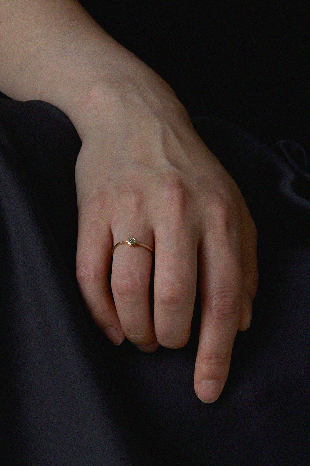 ルネサンス ウェービー メタリックグレー ダイヤモンドリング