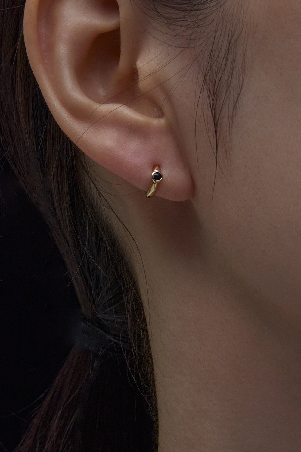 文艺复兴蓝宝石球形圈耳环