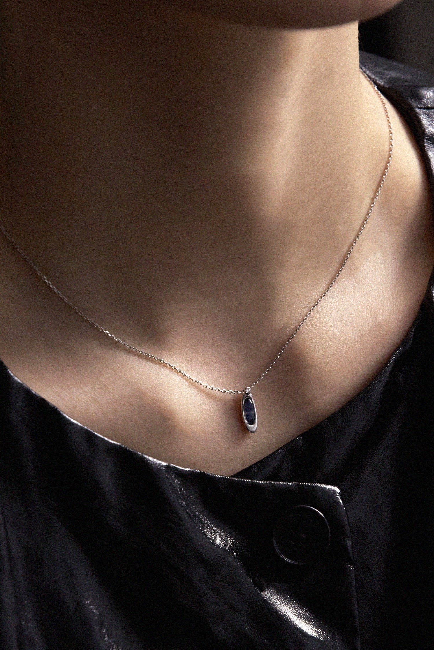 10K白金迷你永恒蓝色拉长石项链