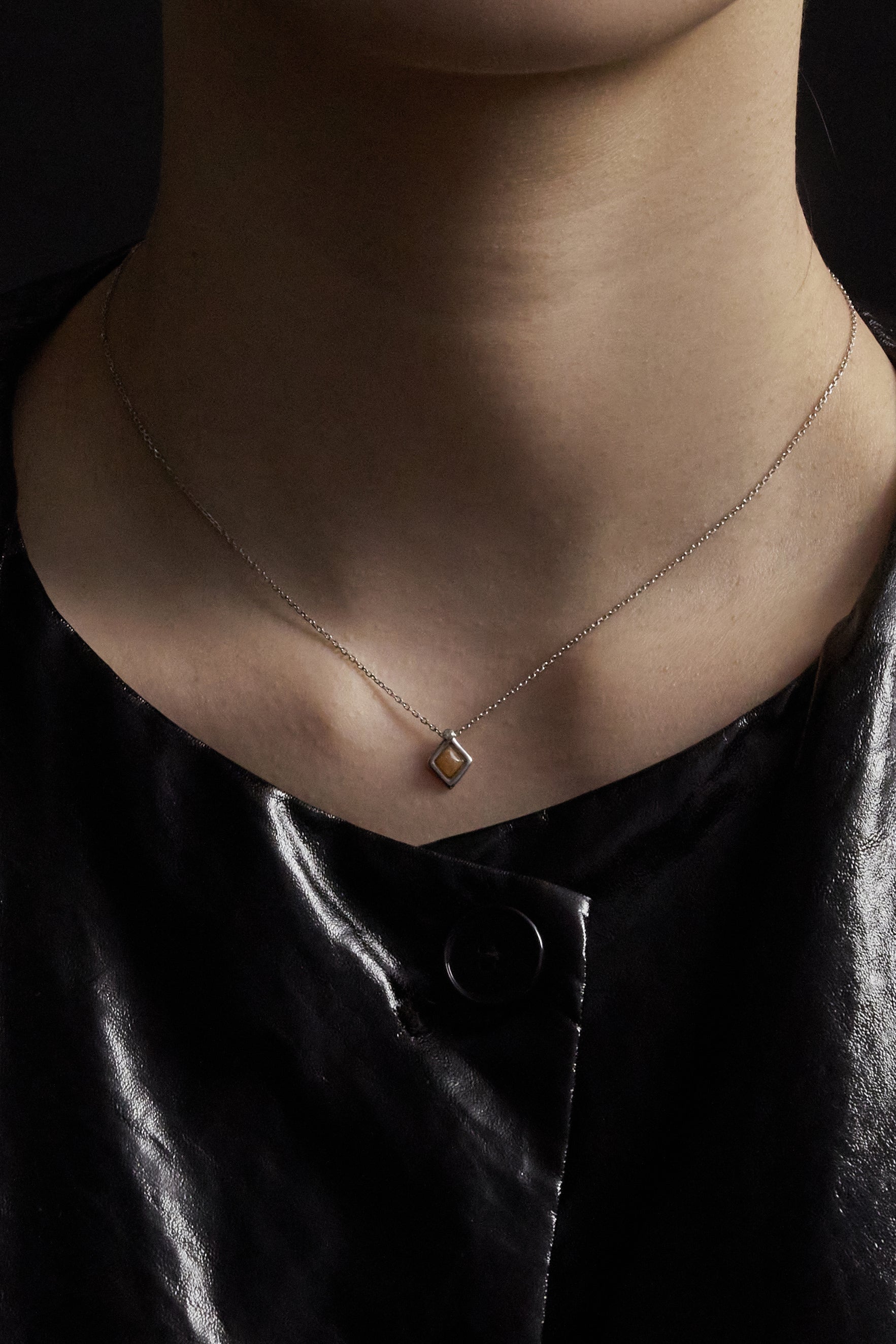 10K ホワイトゴールド ミニ エターナル オレンジクォーツ ネックレス