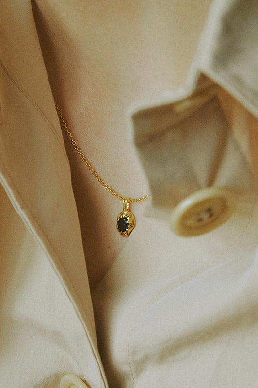 爪形缟玛瑙金项链