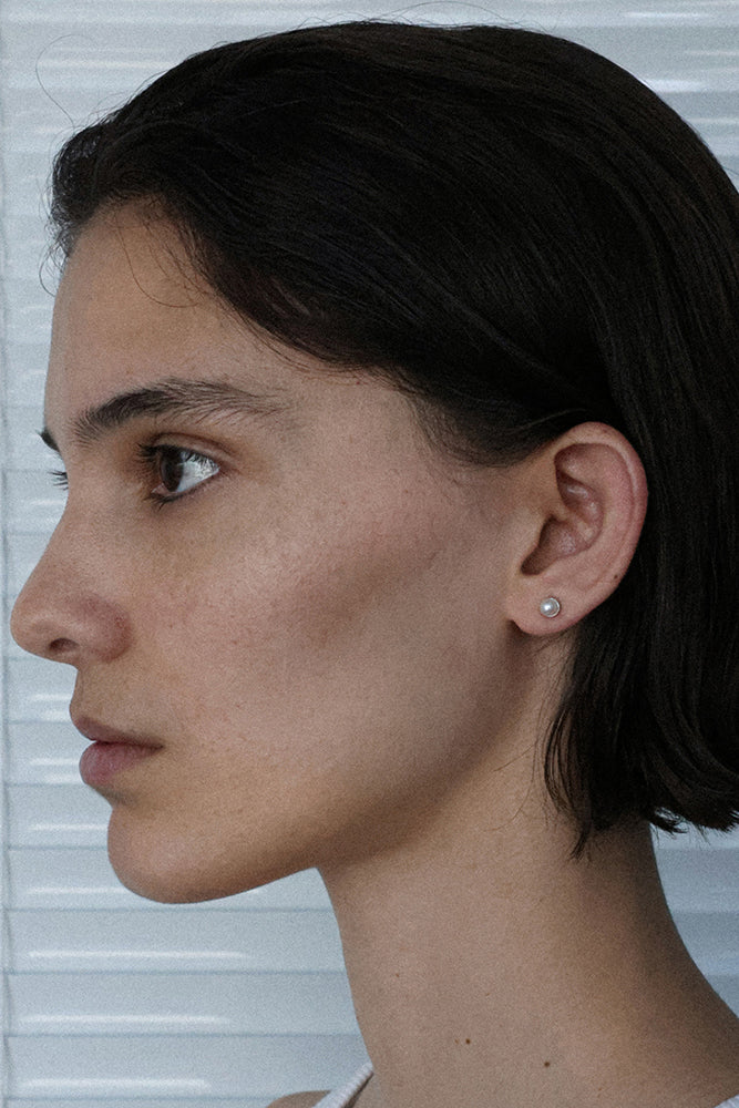 COLD WHITE 4mm パールイヤリング