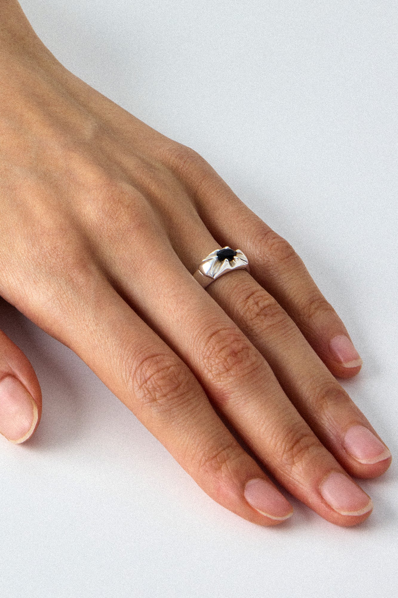 黑玛瑙银爪戒指