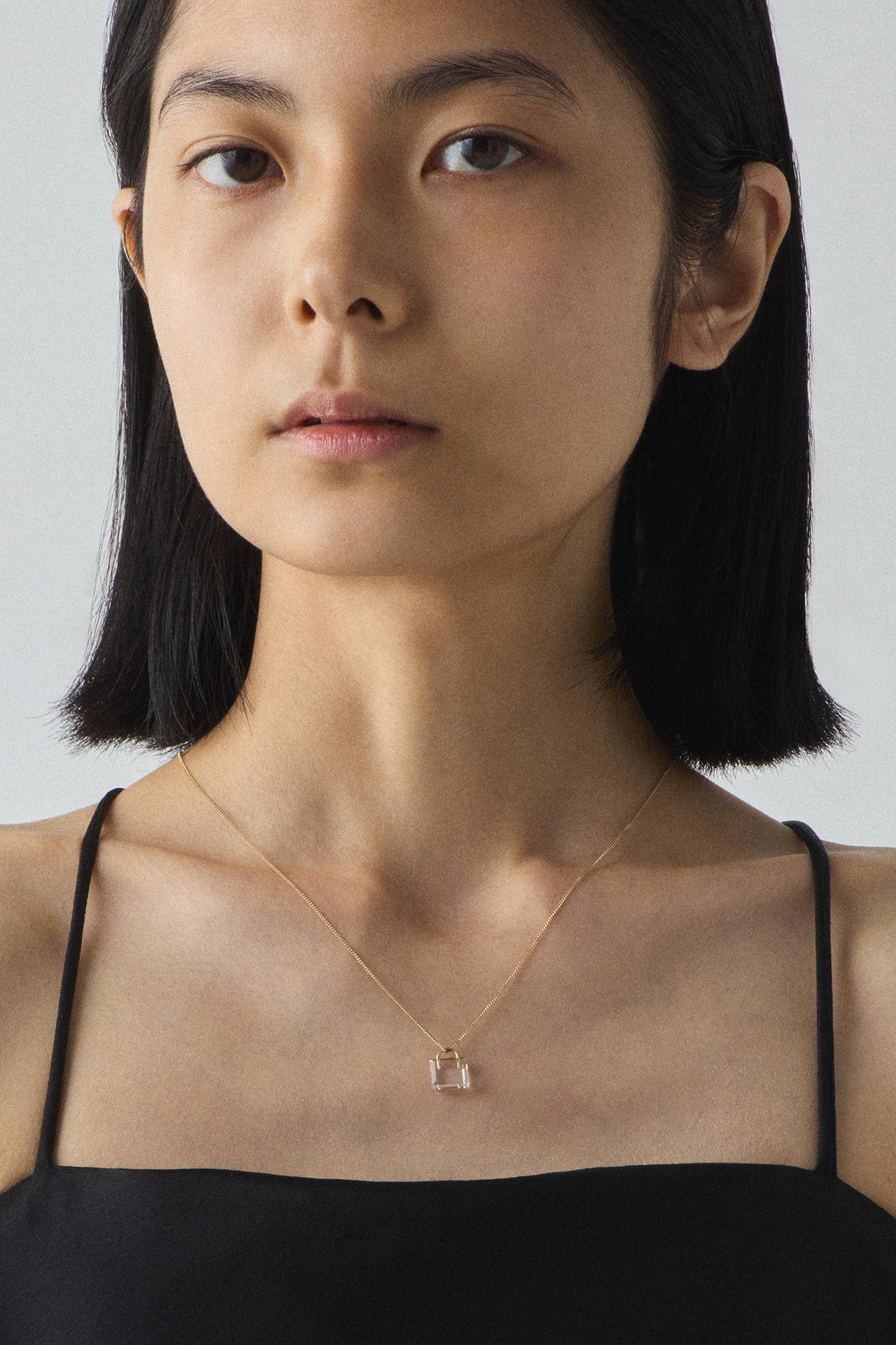 COLORLESSの南京錠ネックレス