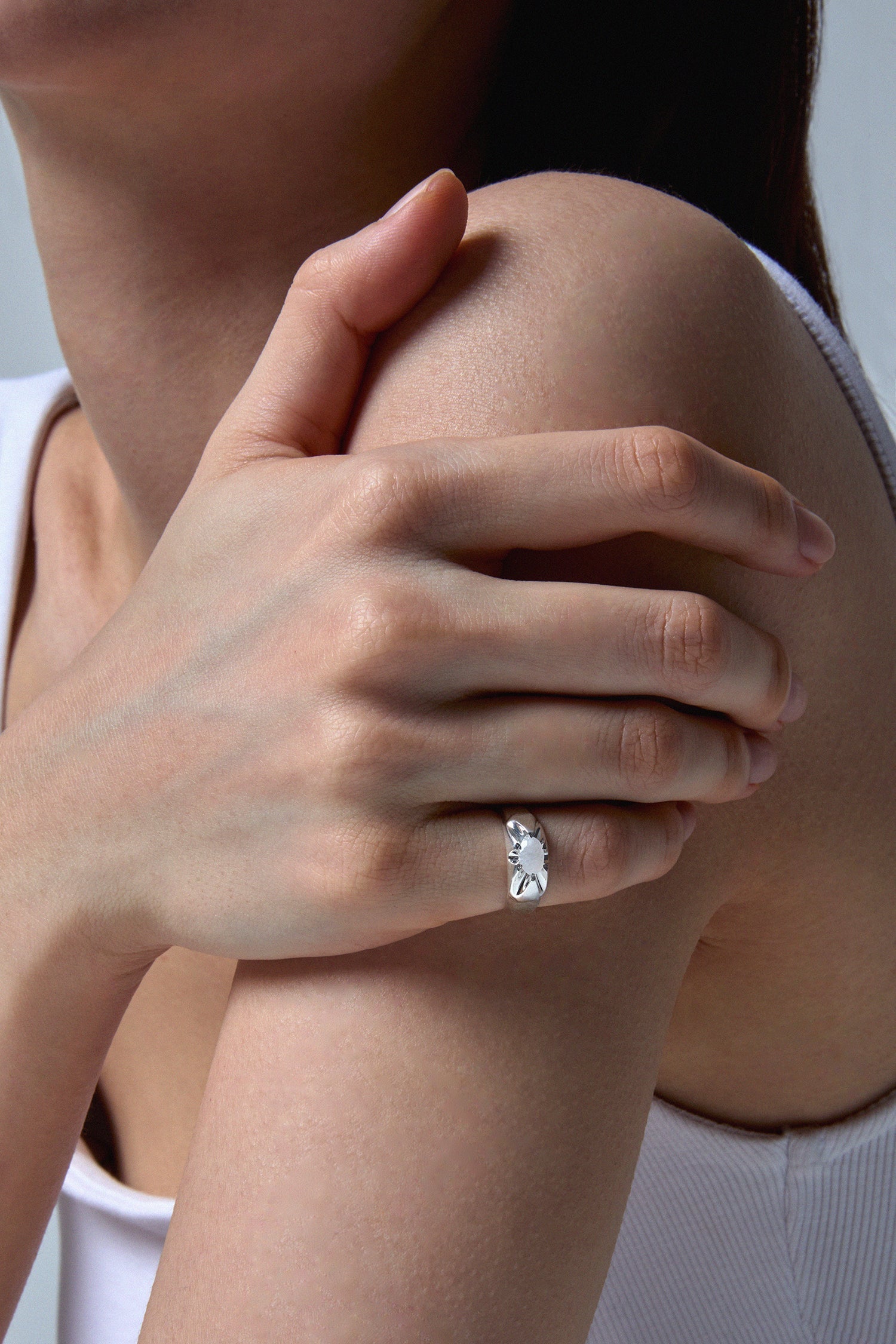 爪镶石英银戒指