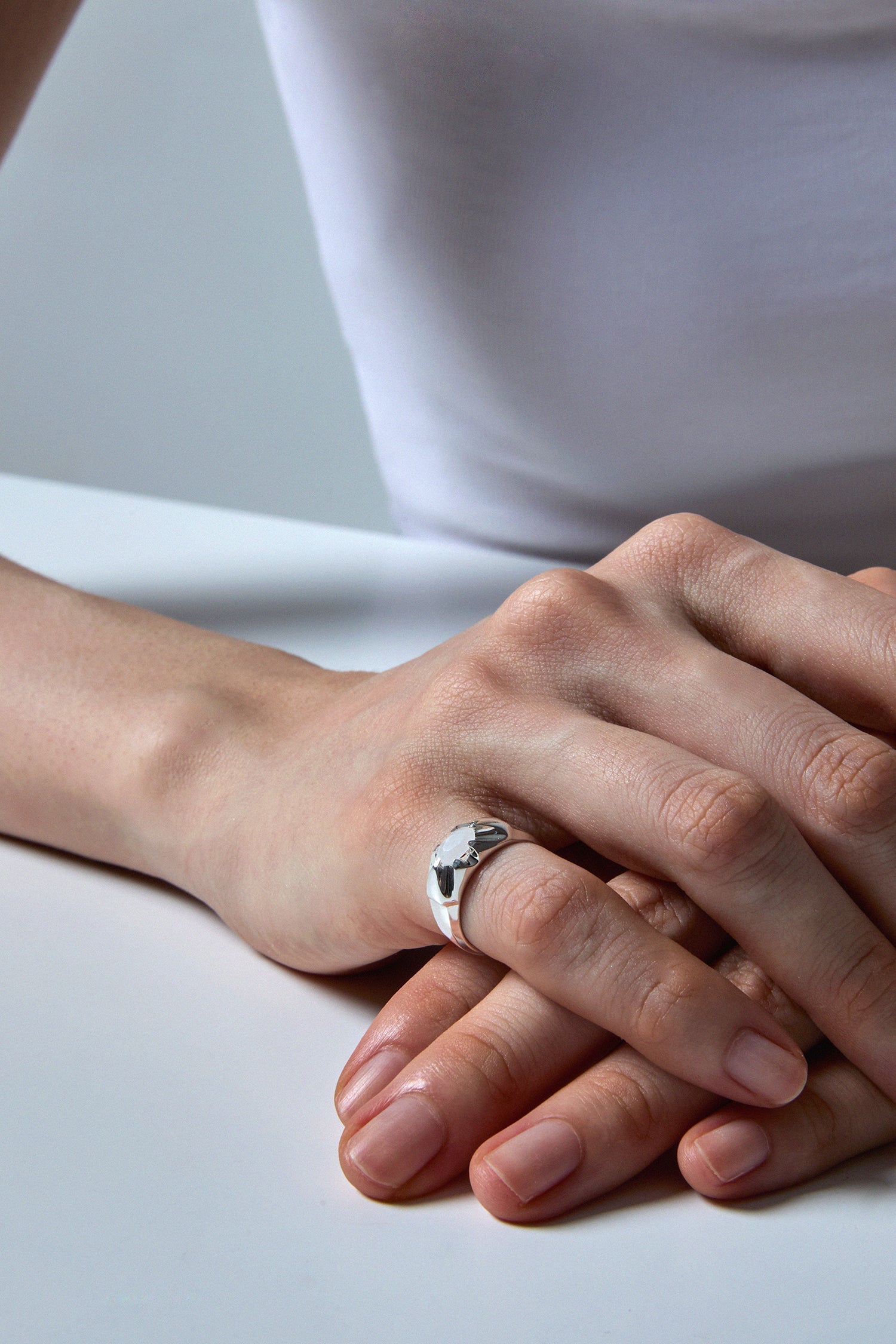 爪镶石英银戒指