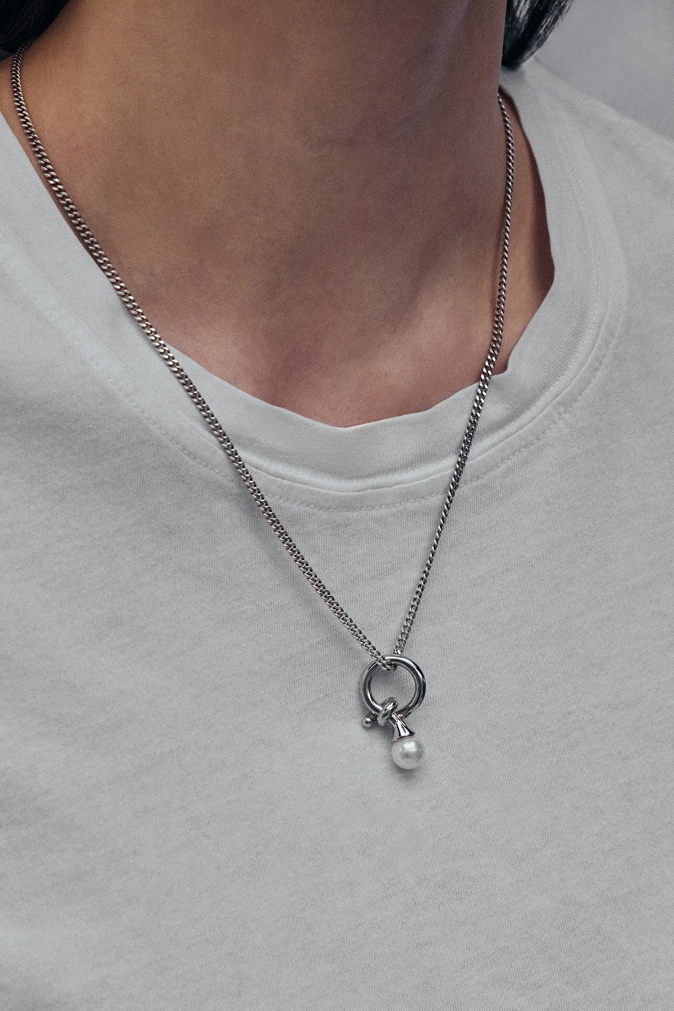 コールドホワイトパールスワールドロップネックレス