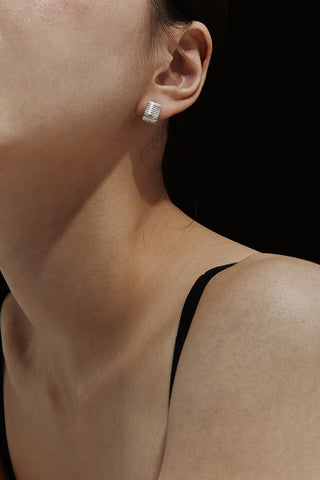 ESSENTIAL RIBBED SILHOUETTE EARRINGS SMALL
