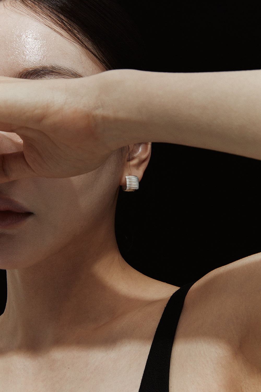 必須リブ入りシルエットイヤリング