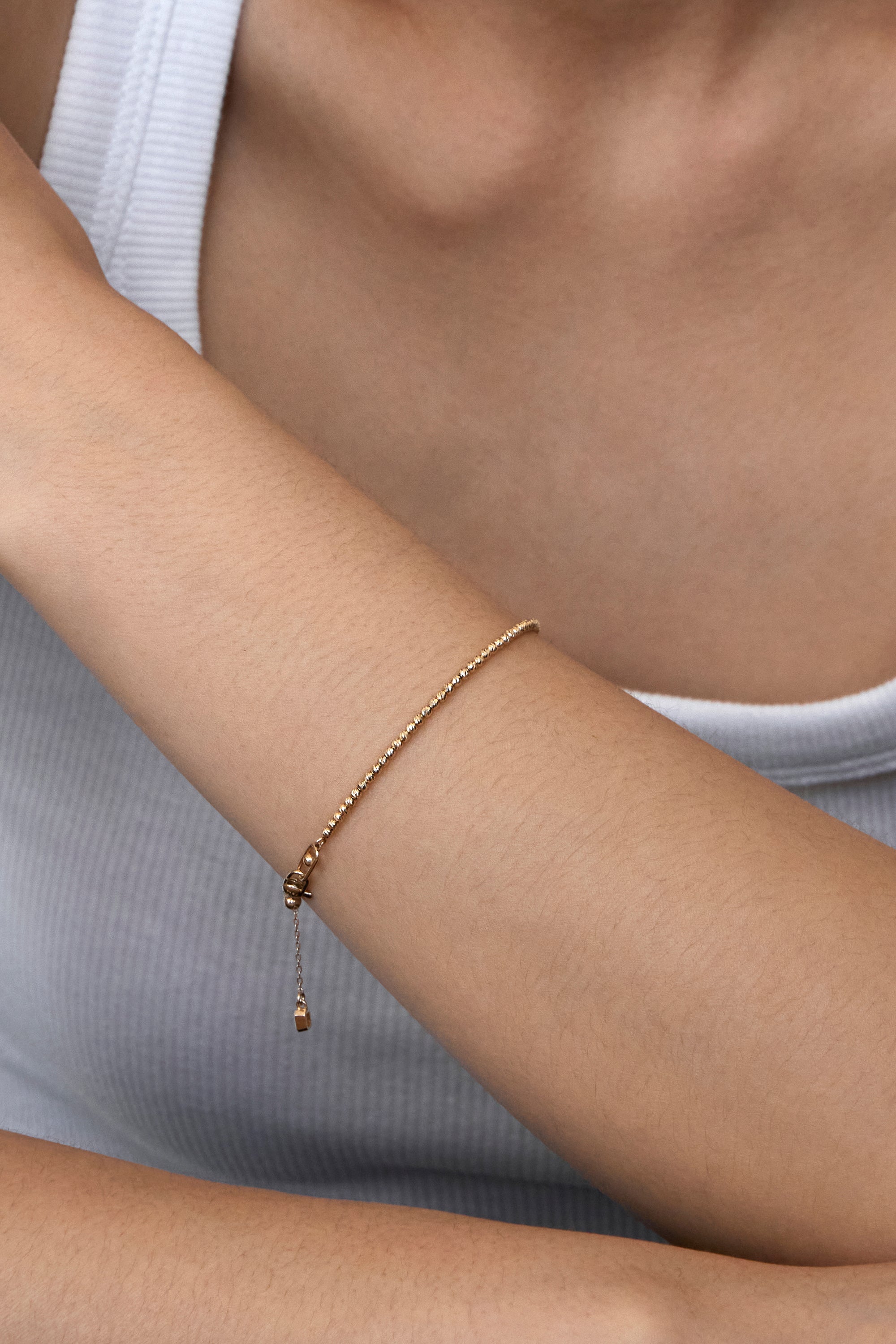 FACETED BALL CHAIN BRACELET IN GOLD