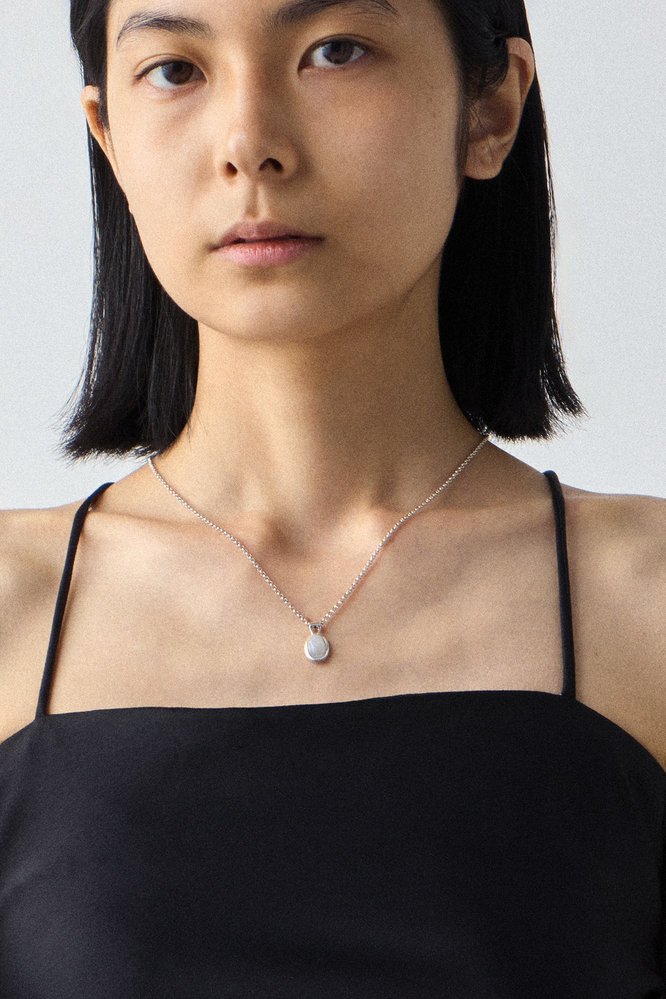 عقد كوارتز أبيض للأم