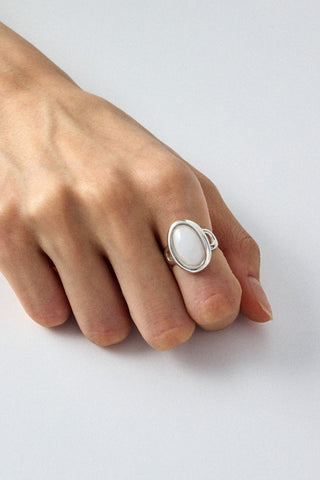 MOTHER'S WHITE QUARTZ RING