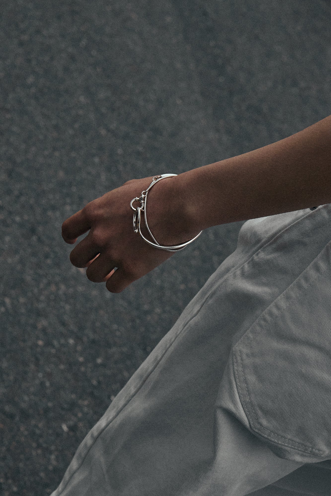 STRAPPY BRACELET IN SILVER