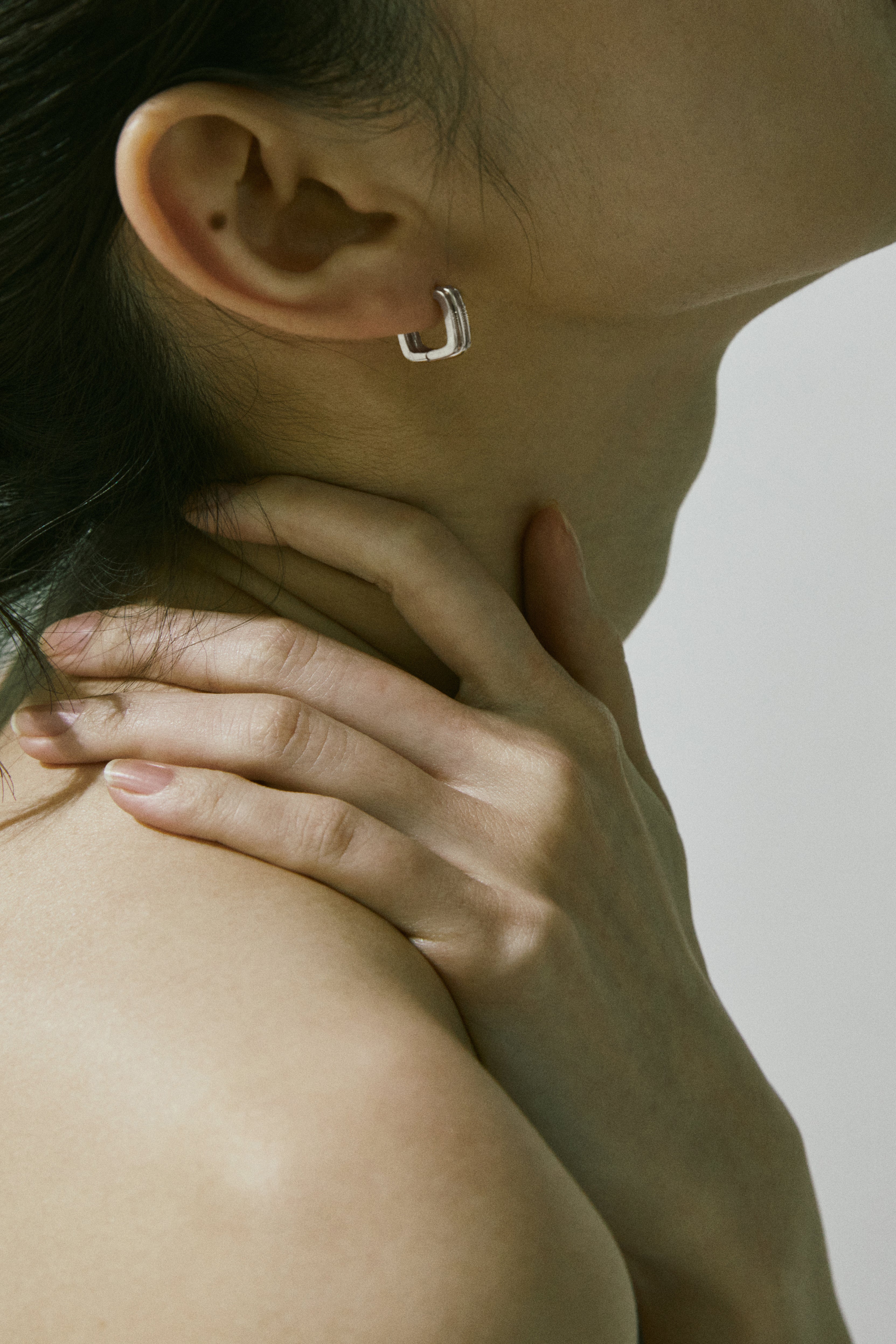 スクエア陶器製ワンタッチイヤリング