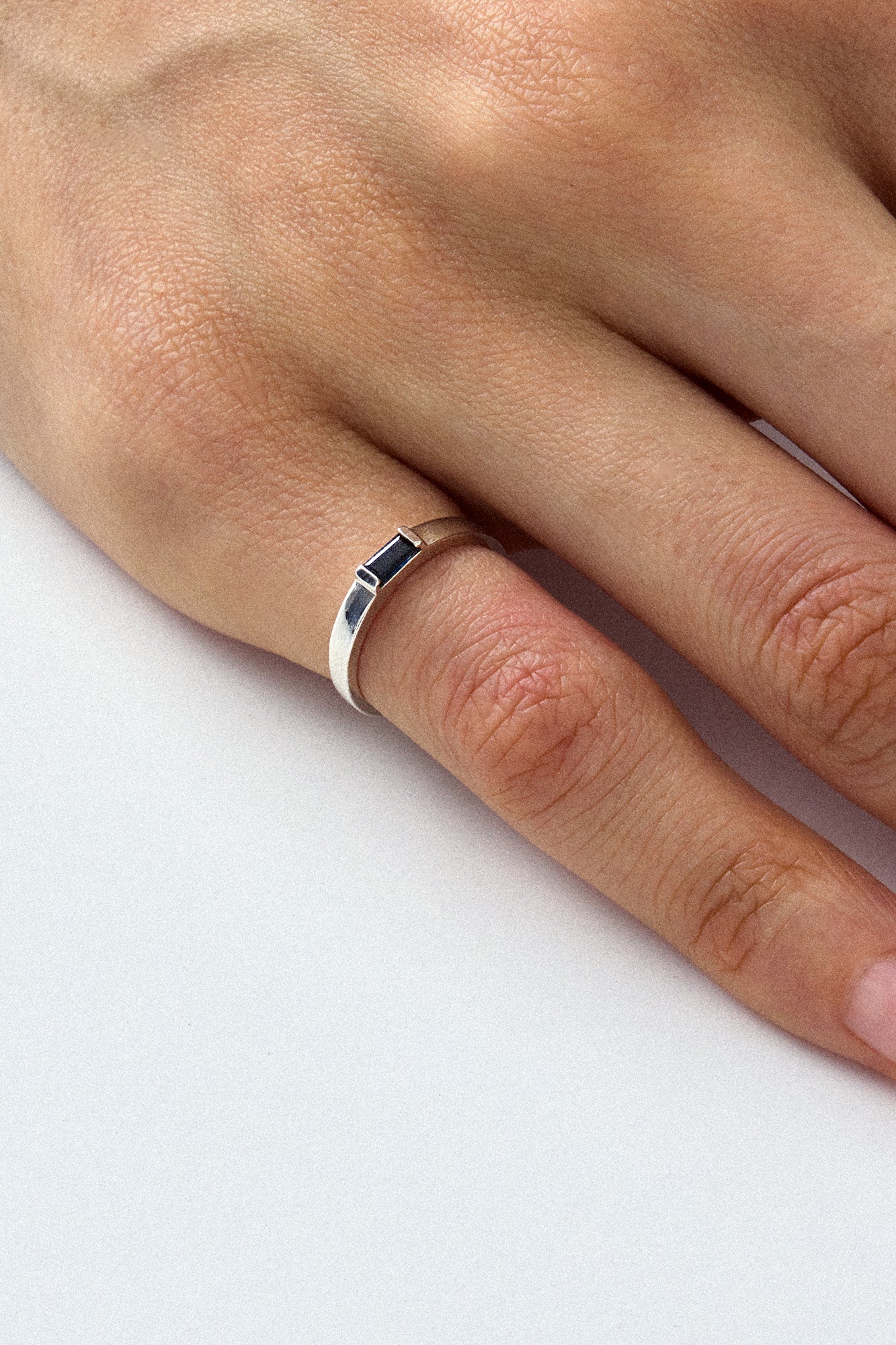 小指用蓝宝石戒指